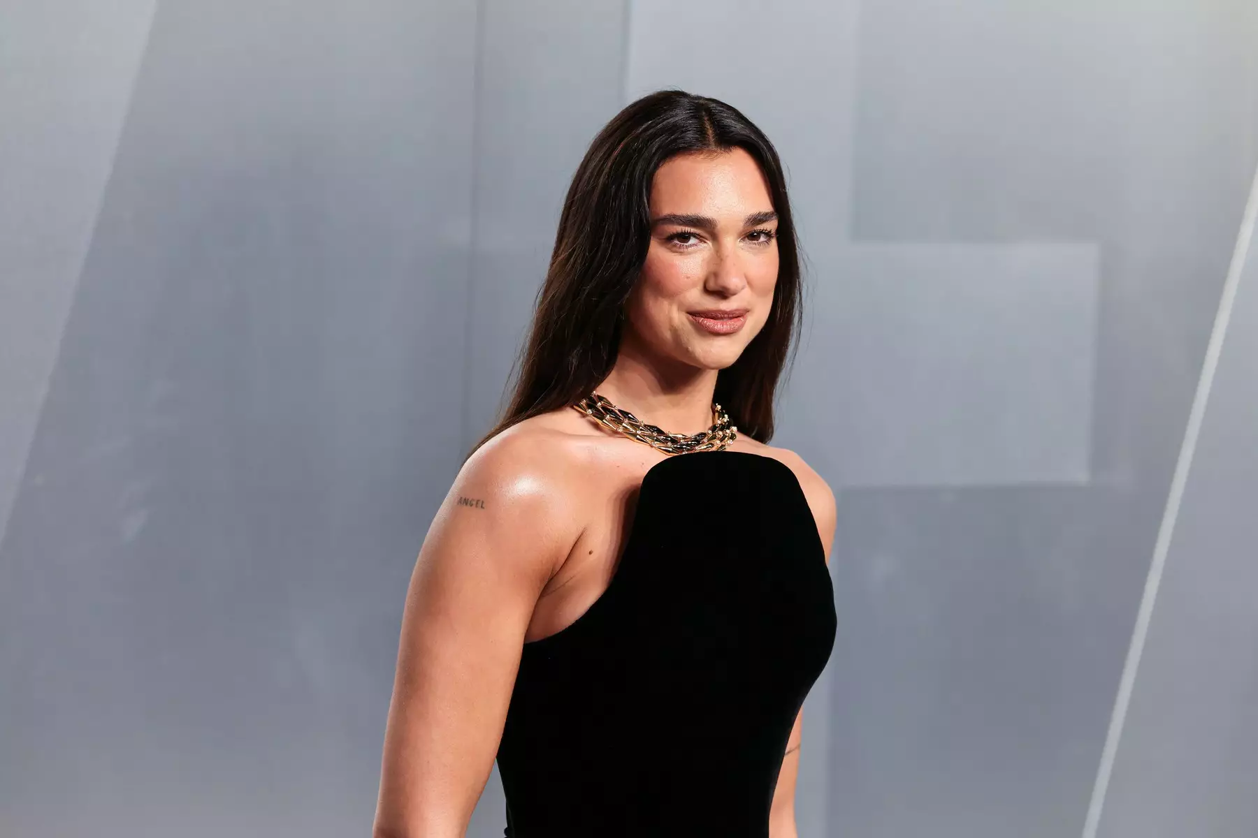 Dua Lipa s-a căsătorit, într-o ceremonie privată la Londra. Cine este soțul ei | GALERIE FOTO